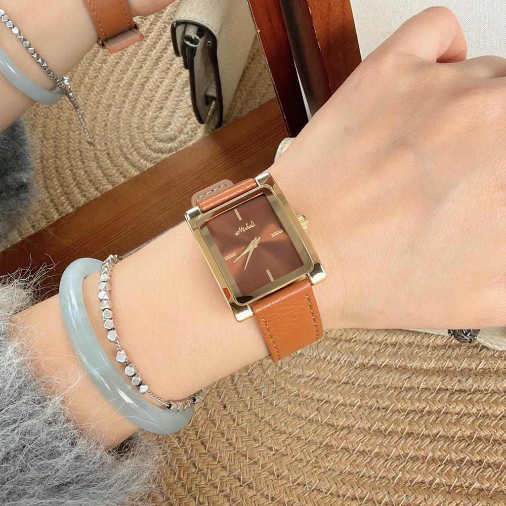 Watch Femininity Watch Retro Light Luxury Fashion Simple Small Bracelet Caramel Color Women S Watch Retro Quartz Watch