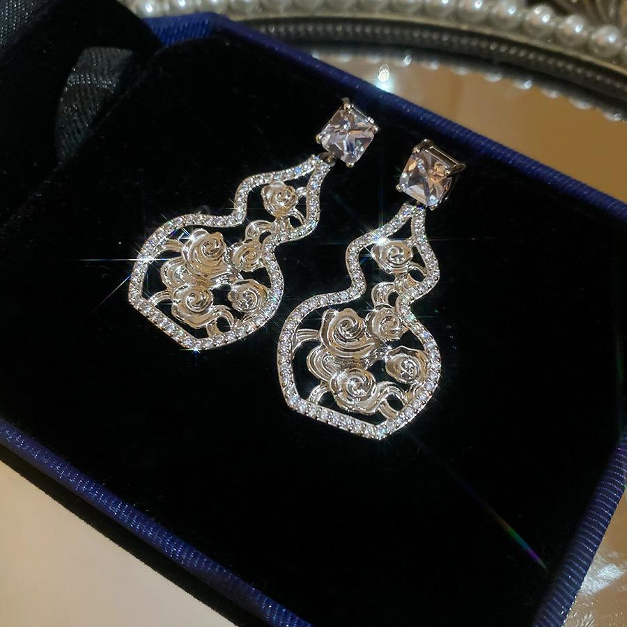 Silver Needle New Chinese Zircon Leaf Water Drop Earrings Light Luxury Premium Sense Earrings Retro Court Style Temperament Earrings Women