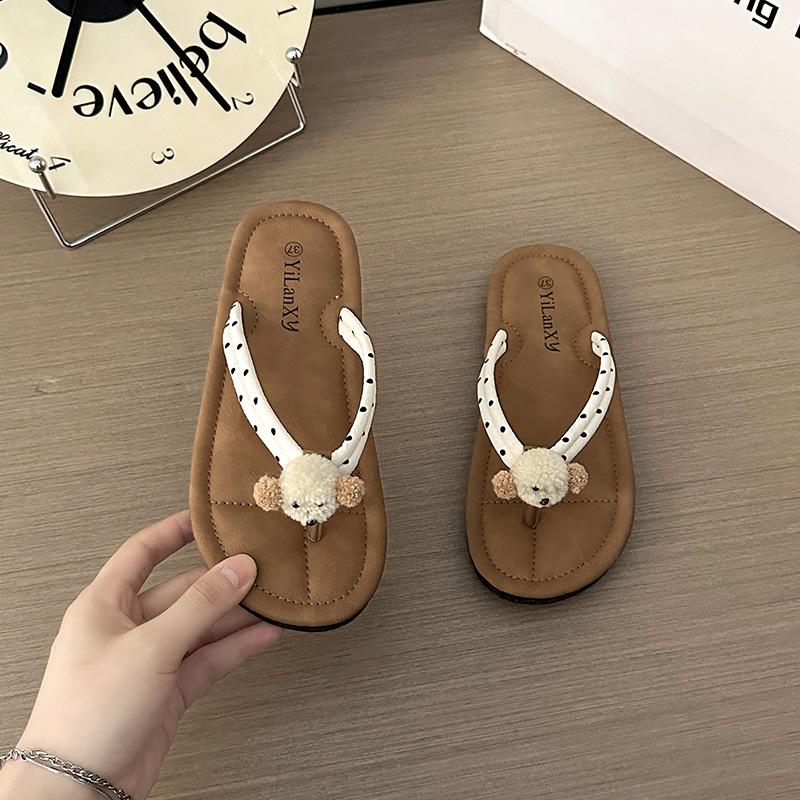 

Шлепанцы с котиком, модные крутые тапочки, женская уличная обувь, лето 2024, новинка, пляжные, с перемычкой между пальцев, мягкая подошва, швабра 40