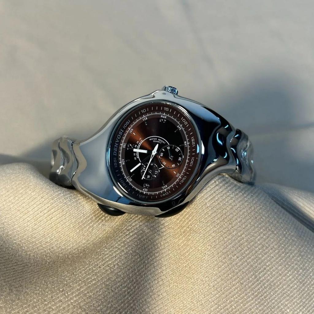 Personalize Twisted case Design Unique Quartz Watch Men Dpecial Blade Red High Quality Creative Medieval Old Steel Men Clock