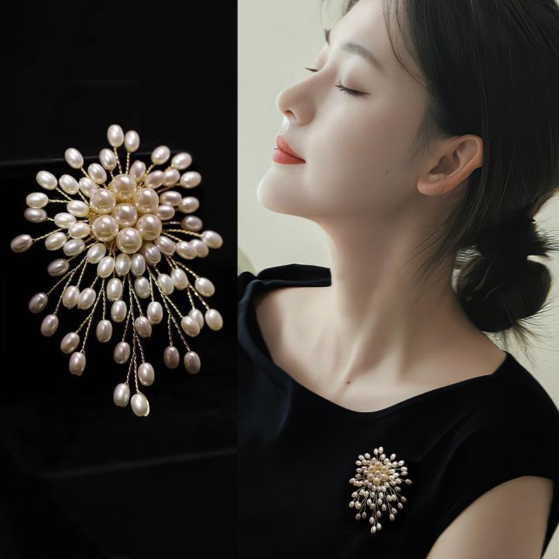 Luxury Exaggerated Elegant Pearl Flower Brooch Pin Badge For Women Girls Fashion Clothes Decoration Jewelry Gifts