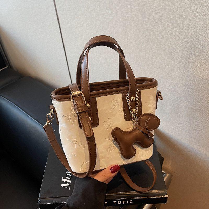 Super Fire Small Bag Women's 2025 New Trendy Niche Versatile Messenger Bag Commuting To Work Portable Bucket