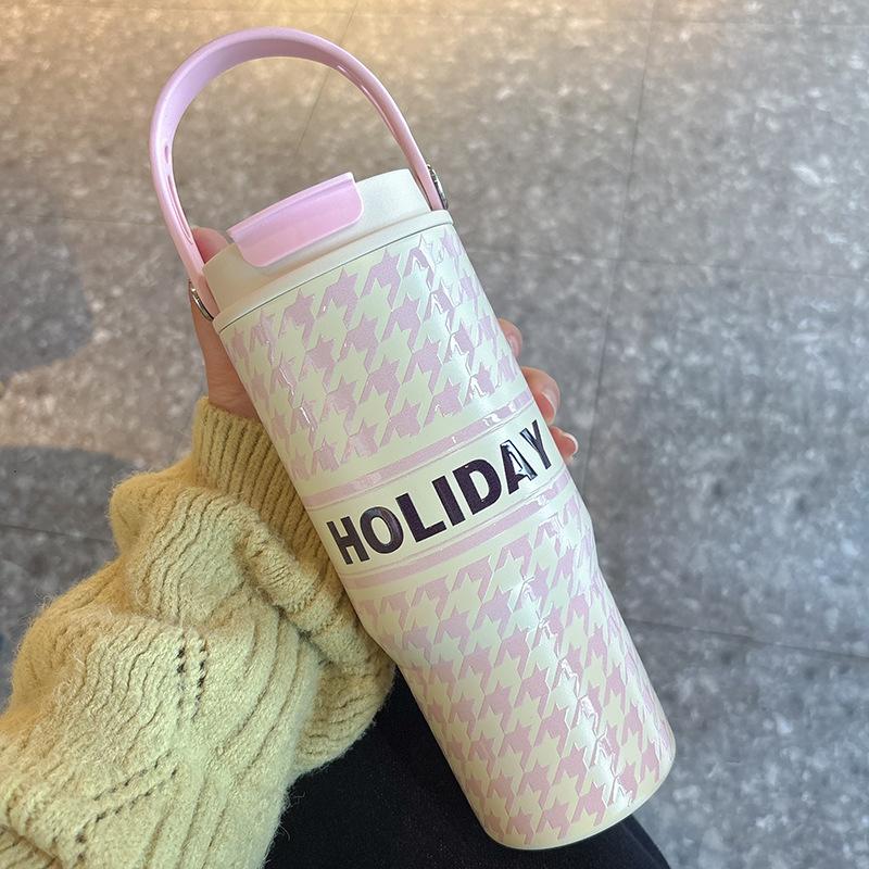 Unisex large capacity can be taken away from the car cup and carry the handle water cup