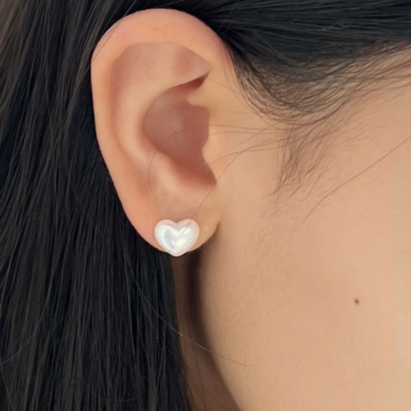 FANTASTIC PLANET Mini Pearl Heart Earrings