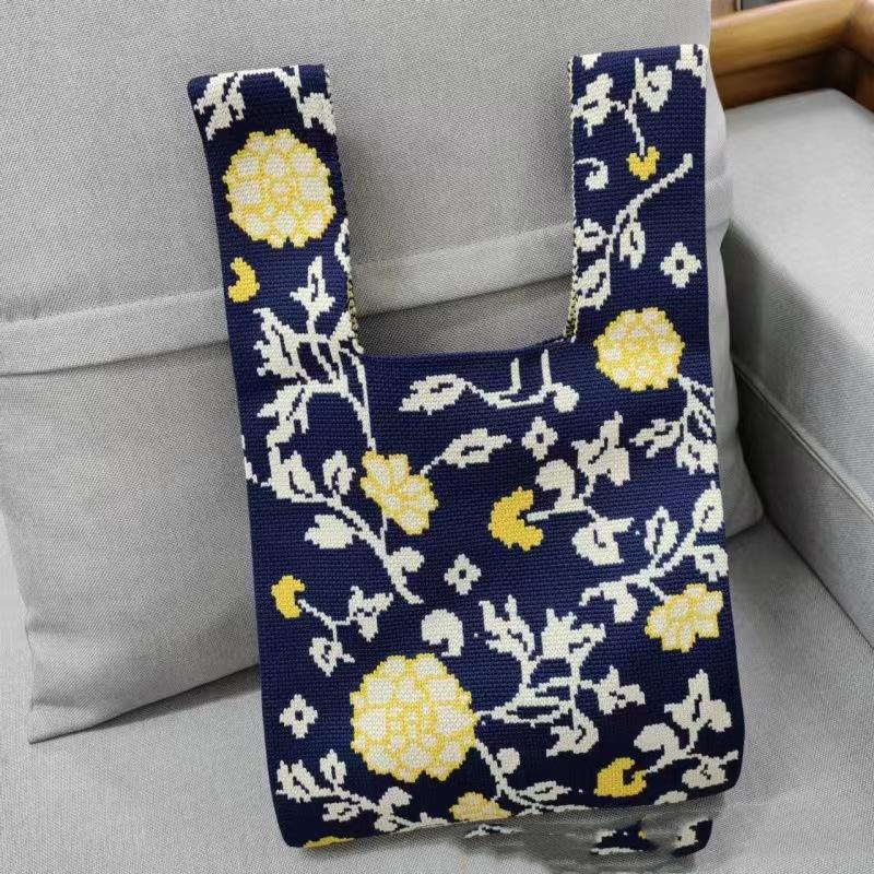 Women's Knot Wrist Bag Handmade Knitted Bag Portable Mini Striped Tote Bucket Phone Bags Large Capacity Autumn Winter Handbags