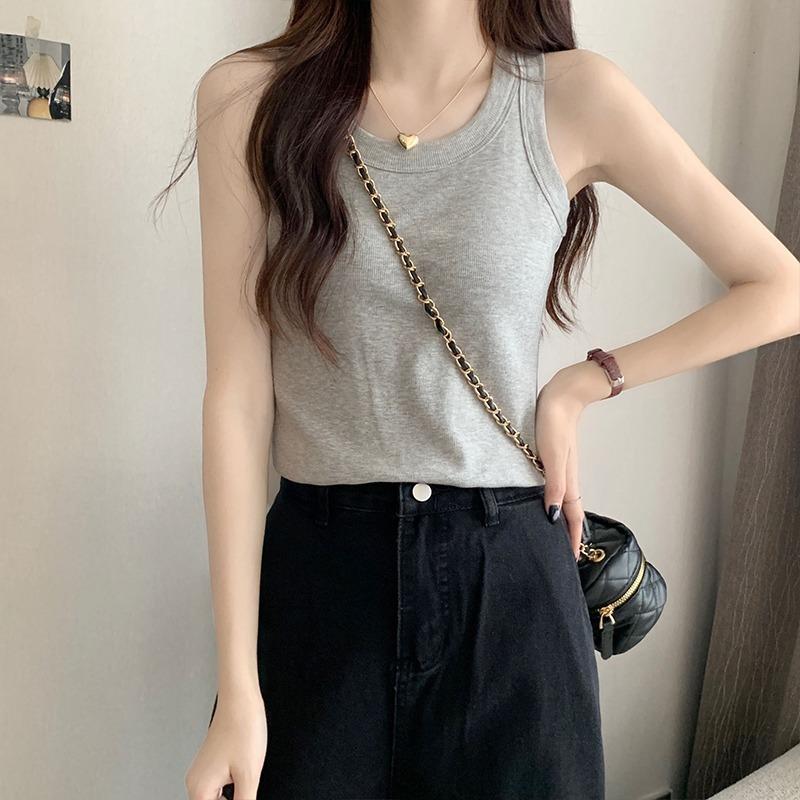 Wearing A Camisole Vest on The Outside, A Female Summer Anti-naked Skinny Sleeveless Shirt with A Solid Color Inner Top