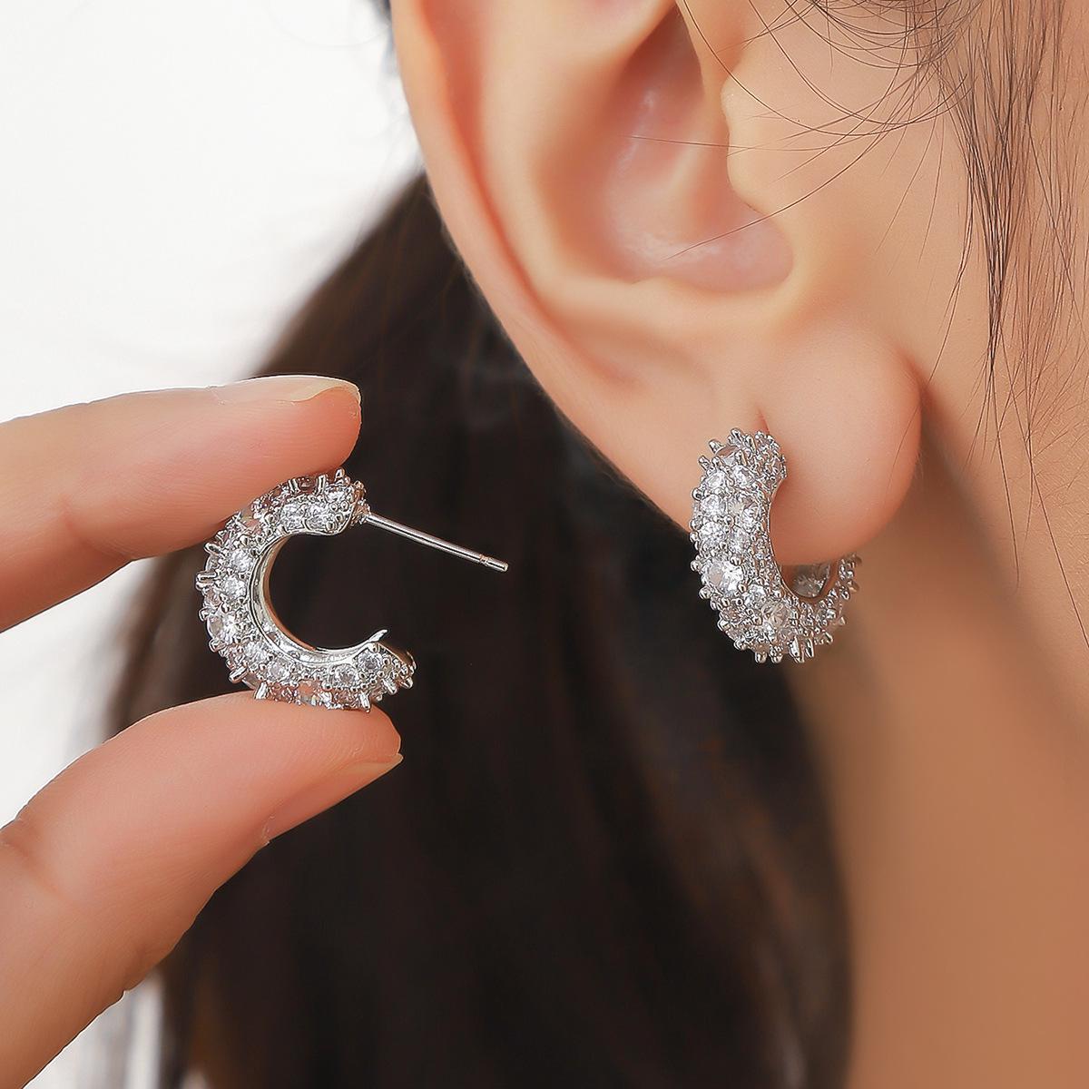 

Элегантные серьги-кольца в форме буквы C с цирконами: Роскошные, Универсальные и Стильные Европейско-Американские Модные Серьги