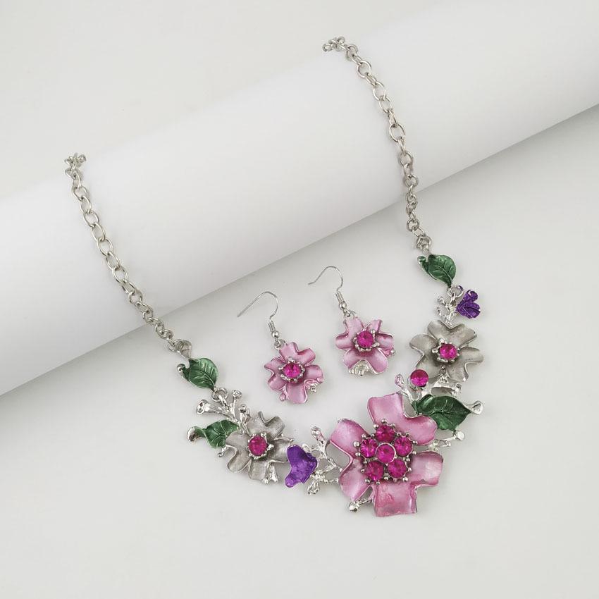 Elegant Rhinestone Flower Necklace Set: European and American Fashion