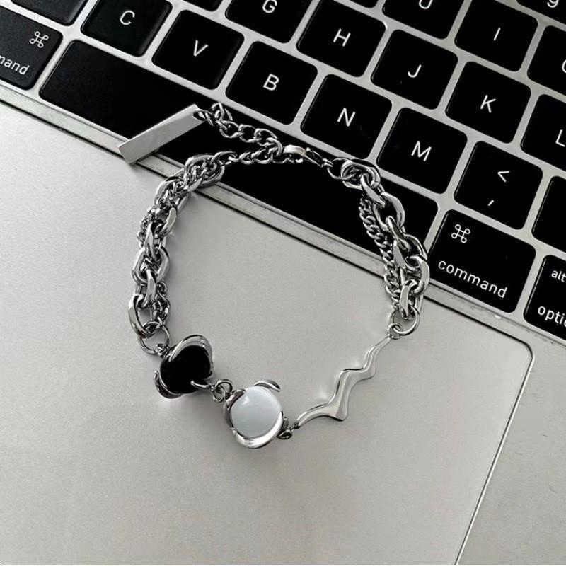 Design Geometric Unique Cats Eye Bracelet In Titanium Steel For Women