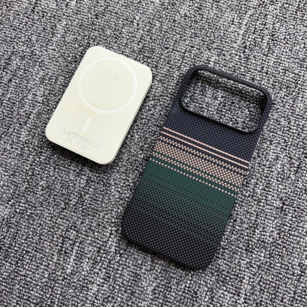 Applicable to iphone16promax mobile phone case half pack Kevlar carbon fiber magnetic suction Apple 17 anti-drop protective case