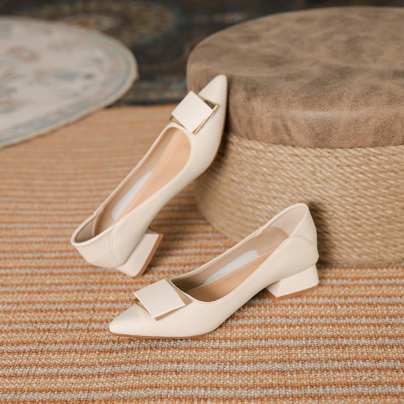 

Кожаные черные туфли-лодочки на толстом каблуке, низком каблуке, женские, весна-осень, темпераментные, универсальные, с металлической пряжкой, профессиональные, для работы, женские 45 белый