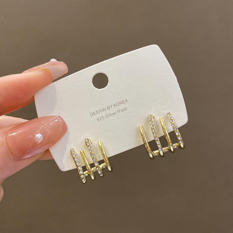S925 Silver Needle Design Sense Full Diamond Four-claw Earrings Women s Niche Personality Stud Earrings Premium Sense Ears