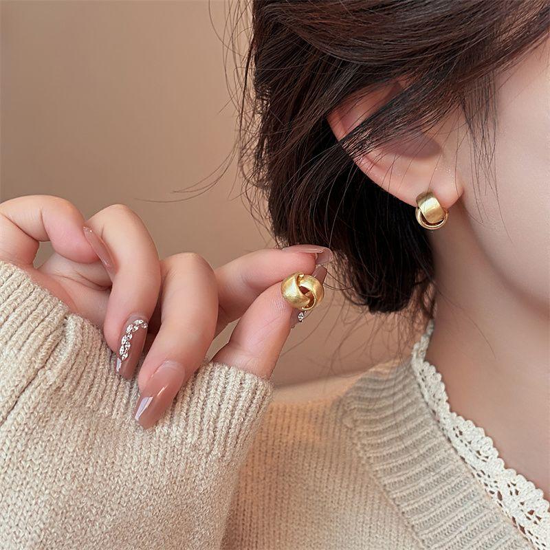 Gold Brushed Small Sugar Cube Stud Earrings for Women 2025 New Arrival Best Selling Accessible Luxury Fancy Dignified Generous Style Unique Earrings