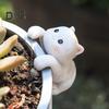Miniature Hanging Cat Figurines Flower Pot Vase Hugger Resin Kitten Planter Pot Hanger Cat Statue for Bonsai Terrarium Edge Fairy Garden Decorations