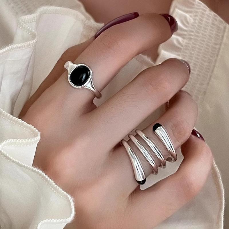 Silberfarbener Ring für Frauen Mädchen Schmuck Geometrie Ausgehöhltes Design Überlappend Modisches Nischendesign