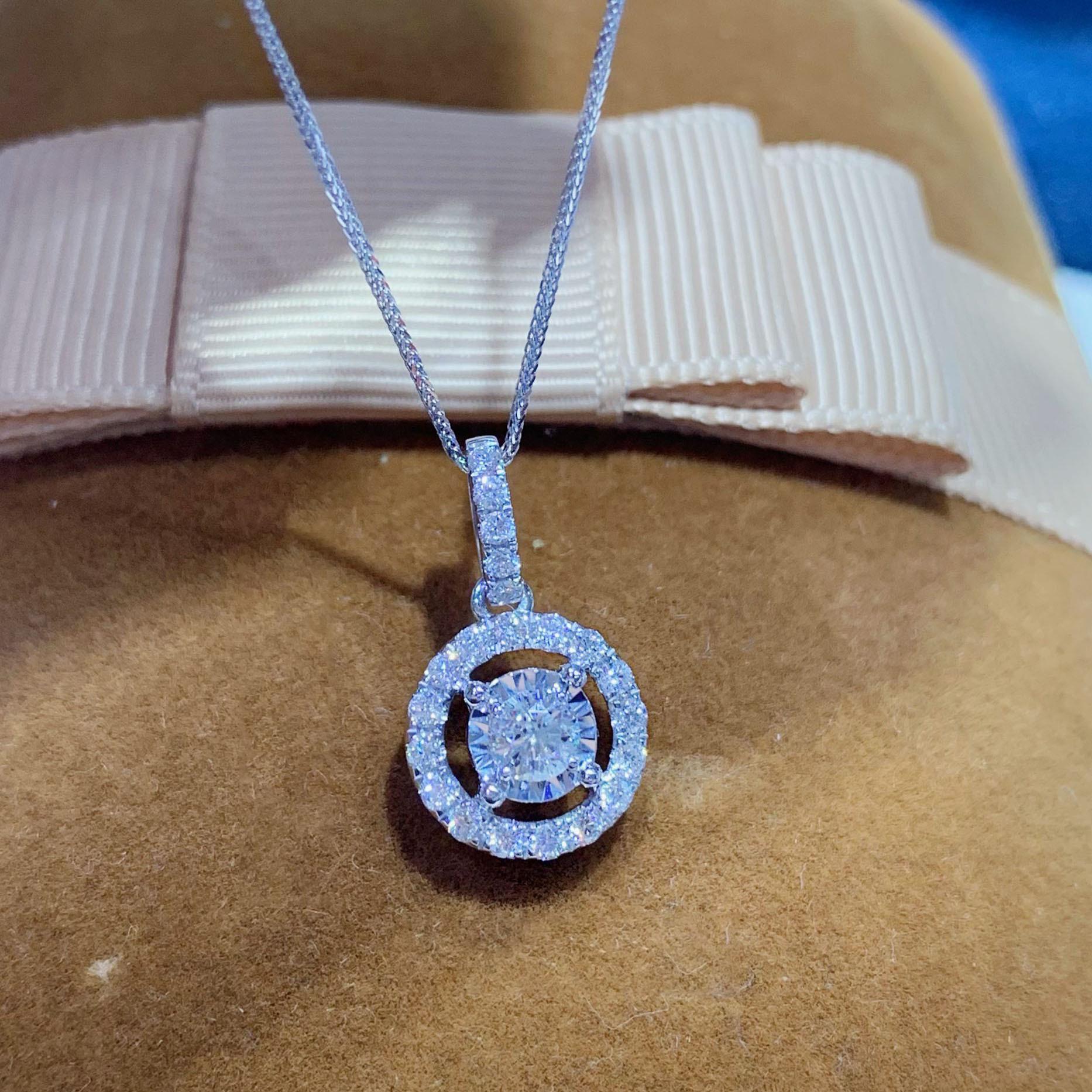 

Trendy Light Luxury S925 Sterling Silver Diamond Pendant Necklace for Women 925 Silver