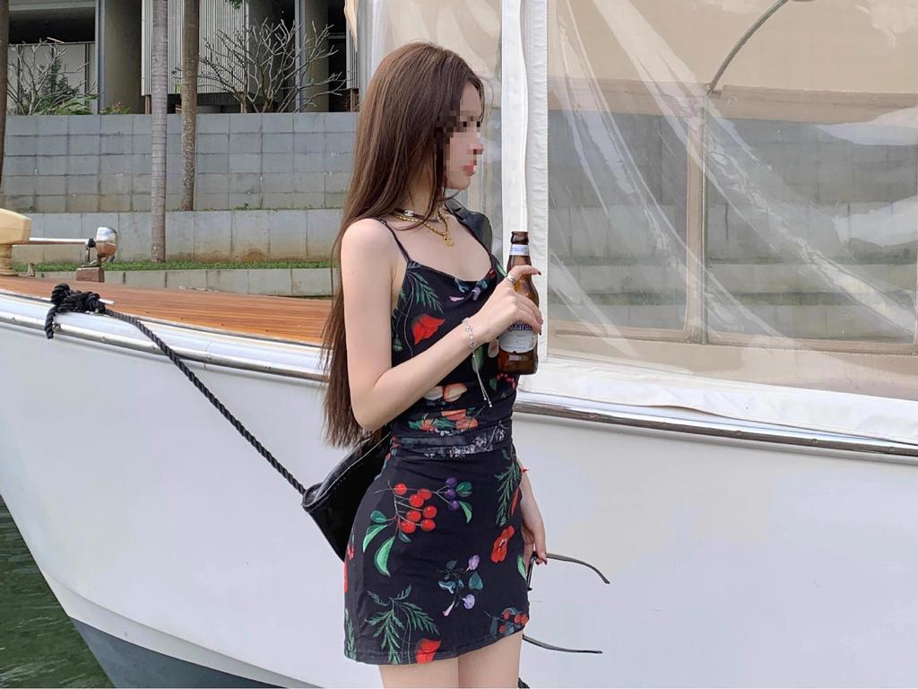 Low-Neck Off-Shoulder Slim-Fit Printed Camisole Dress, Waist-Cinching, Hip-Hugging, Summer Style for Women