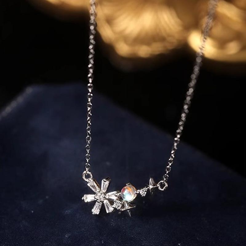 Mondstein Zirkon Blume Halskette Damen Leichter Luxus Süßes Mädchen Design Sinn Diamantbesetzt Schneeflocke Viereckiger Stern Schlüsselbeinkette