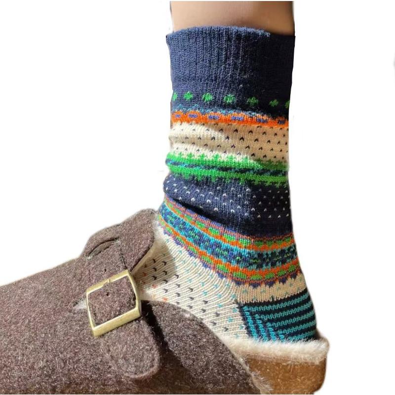 Spring, Autumn and Winter Women's Socks Sports Ethnic Style Pile Pile Socks Colorful Super Breathable Retro Mid-calf Socks