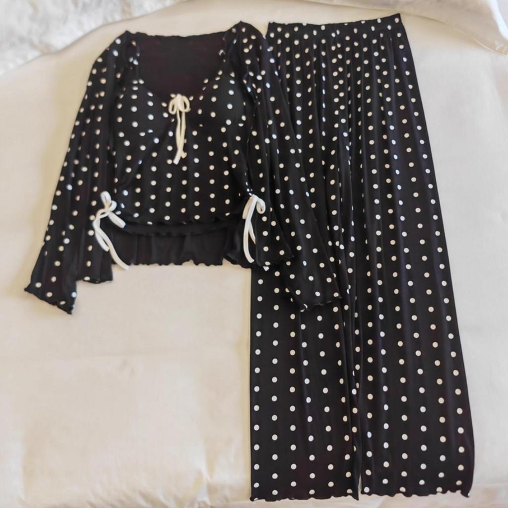 Pigiama da donna con coppe al seno: Set di Tre Pezzi per Primavera, Autunno e Inverno - Stile Chic e Confortevole