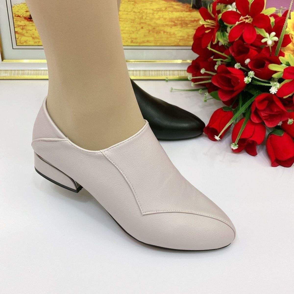 

Brand broken size soft leather women s single shoes spring and autumn non-slip casual work deep mouth thick heel mother shoes 40