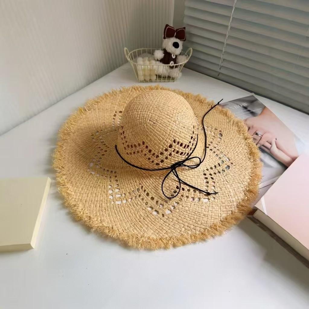 Cappello estivo in paglia di rafia a tesa larga con motivo geometrico per la spiaggia e le vacanze