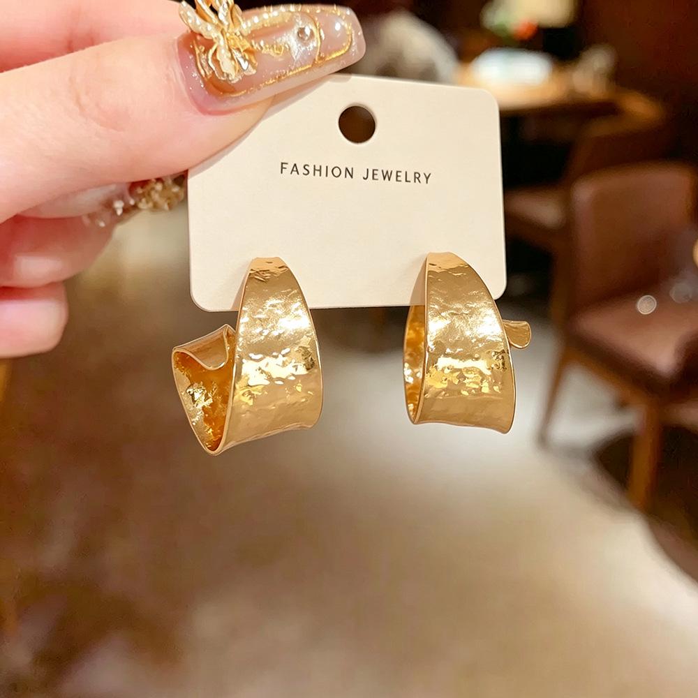 Women's U-Shaped Geometric Light Luxury Earrings - Elegant and Versatile Fashion Jewelry