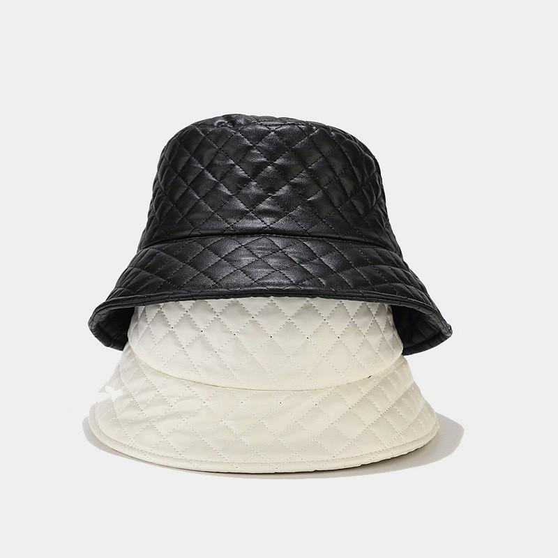 Minimalistische Leder-Fischerkappe mit kurzem Schirm zum Sonnenschutz und für Freizeitkleidung