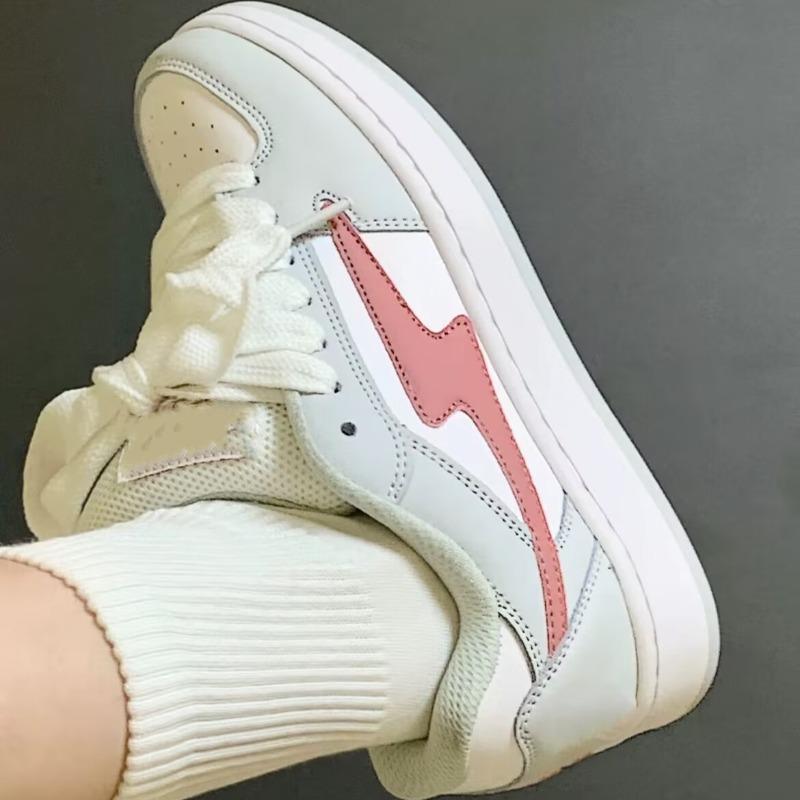 Kleine weiße Schuhe Damenschuhe neu Herbst Nische lässige Sportschuhe dicke Sohle erhöhend vielseitige Board-Schuhe Kinder