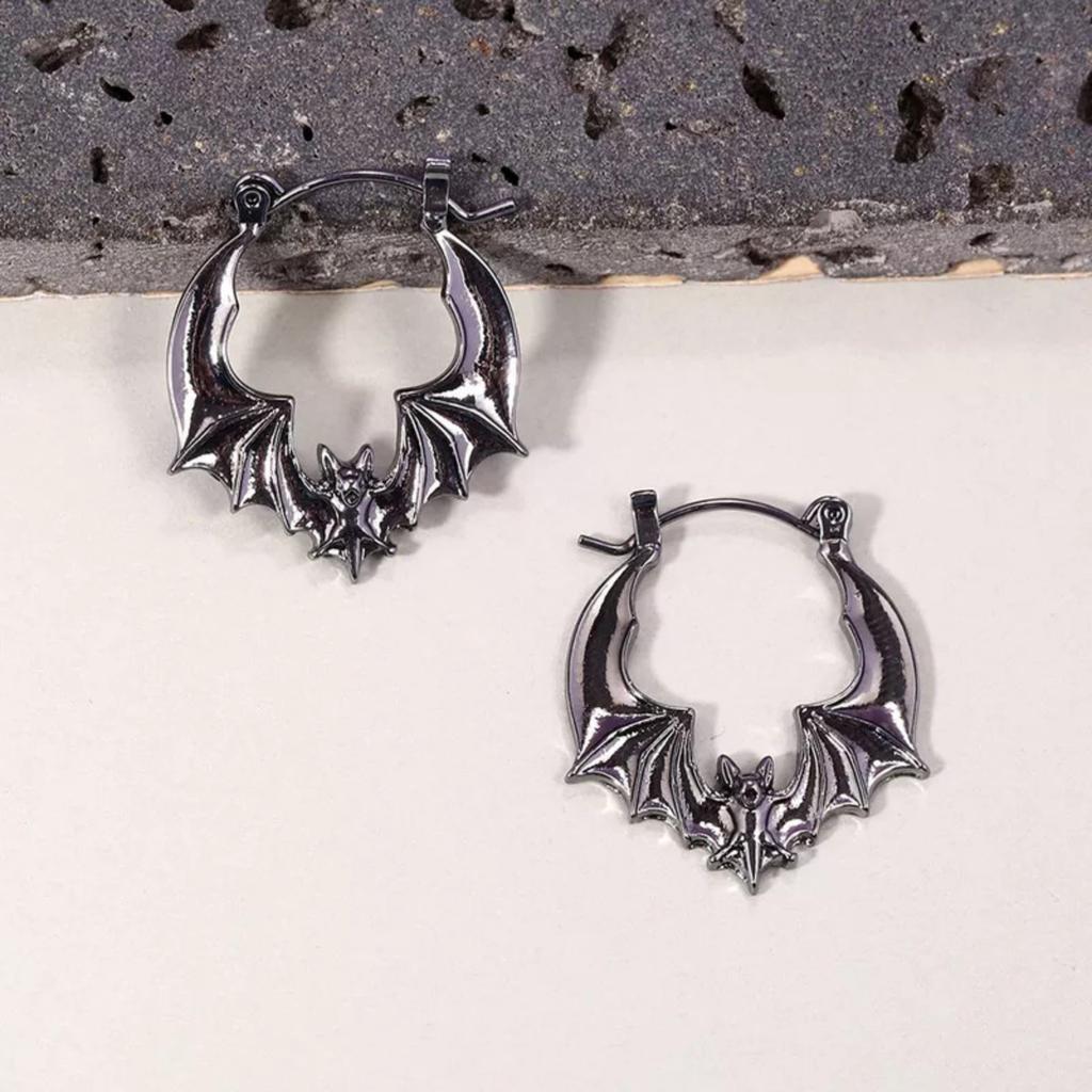 Retro -Shaped Oversized Ear Hooks Punk-Inspired Hip-Hop Earrings