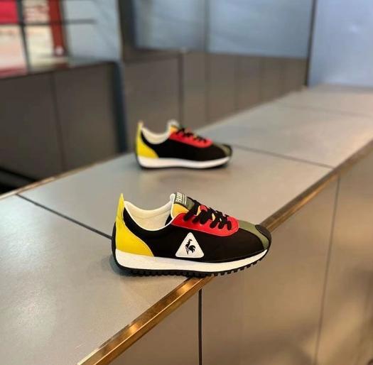 Fashion Men's sports shoes breathable soft sole lightweight Korean style all-match casual spring and summer shoes 2024 new