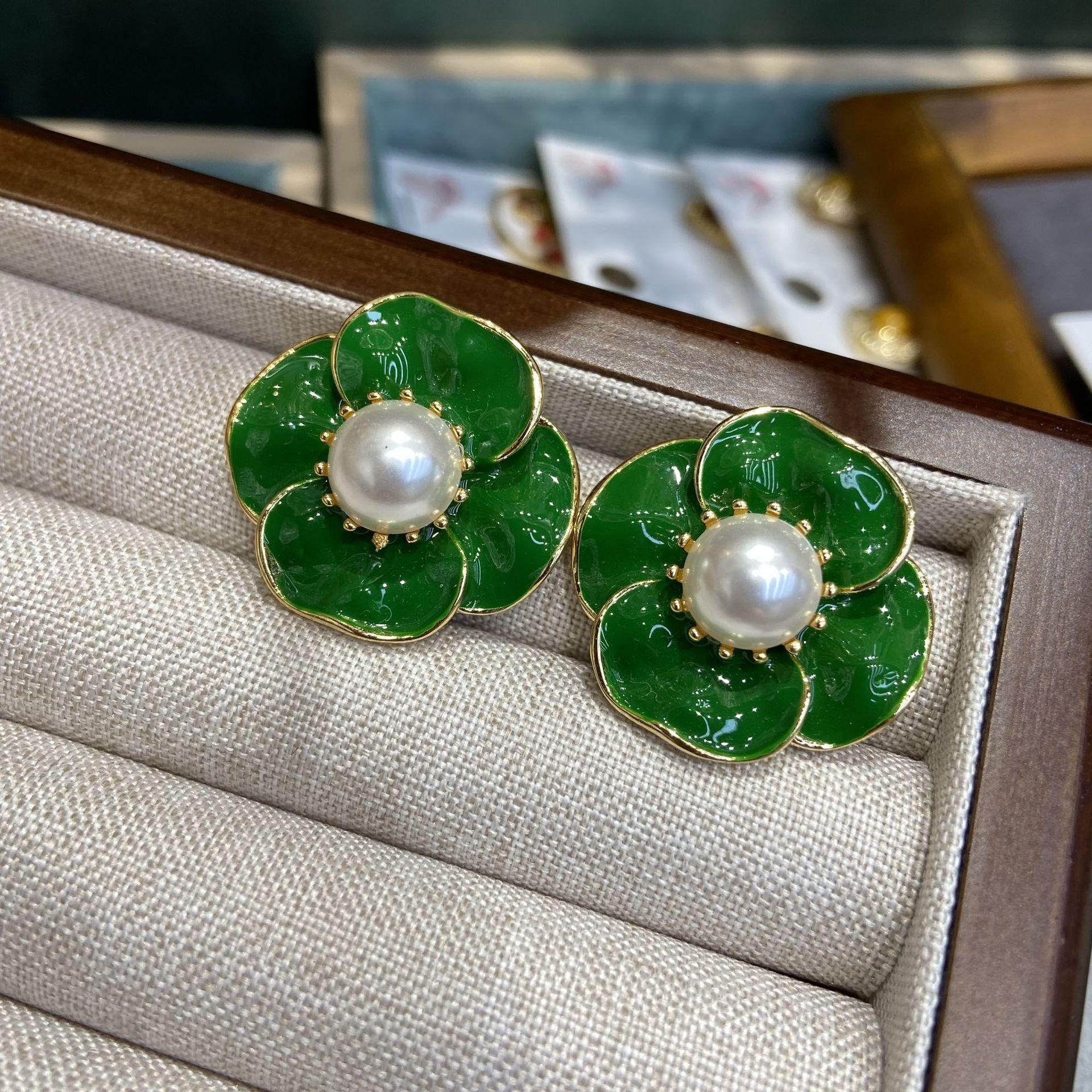 

Temperament Sweet Retro Camellia Stud Earrings Women S French Light Luxury Fashion Earrings Green Dripping Flower Earrings