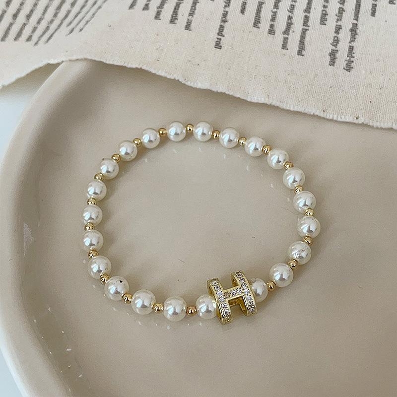 Letter Pearl Beaded Bracelet Women'S French Retro Light Luxury Elegant Personality High Fashion Versatile Bracelet Jewelry