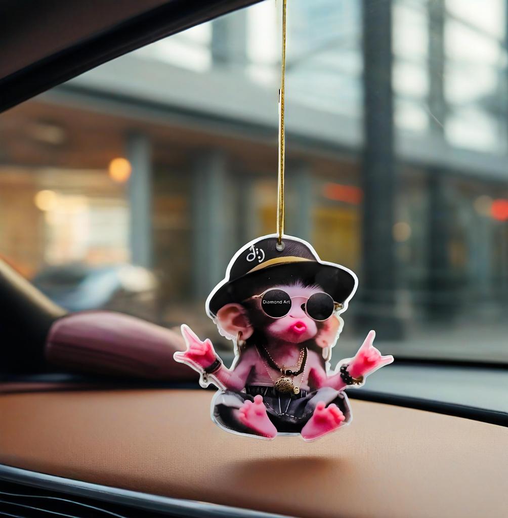 Akrylová plochá 2D přívěsek na auto s opicí v kapuci je pro svátky, Valentýna a vánoční dekorace a je dárkem pro páry, domovy a doplňky