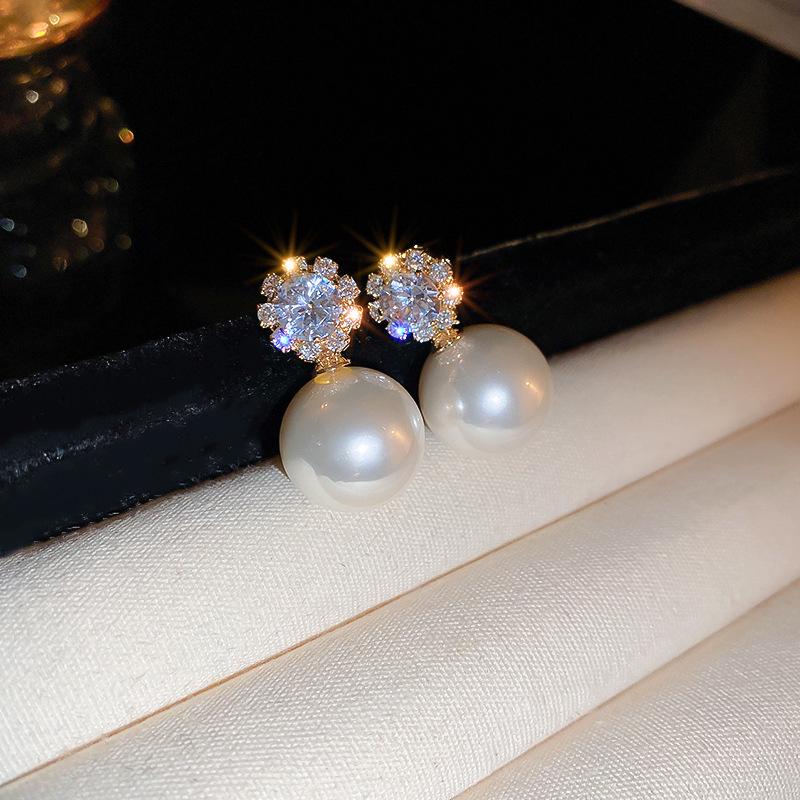 Elegant French Retro Floral Pearl Earrings - Geometric, Versatile, High-End Design for Women