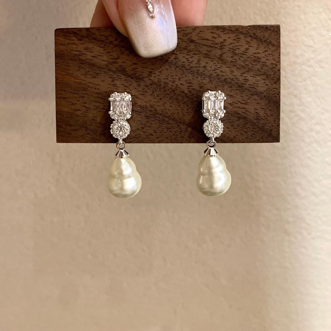Lady Style Zircon Baroque Pearl Earrings Elegant Design Women Ear Jewelry