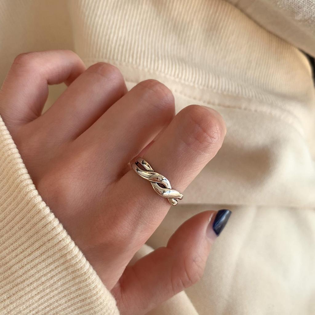 Unique Design Stylish Silver Plated Finger Ring For Women Adjustable And Trendy