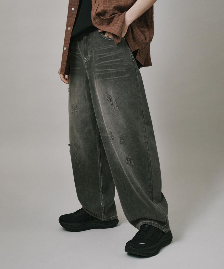 Beodeonteu Scratch Washed Balloon Denim Pants [Desert Black]