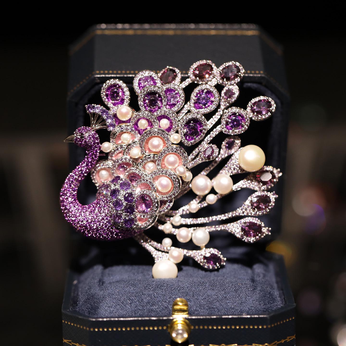 Bo Xin Yun Original Purple Peacock Freshwater Pearl Brooch: Exquisite Light Luxury Fashion Accessory