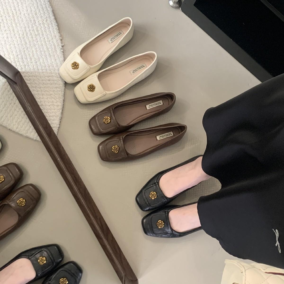 

2025 Весна и Осень Новая Мода Универсальные Французские На Низком Каблуке Ретро Одинарные Туфли Женская Обувь Темперамент Маленький Ароматный Стиль Универсальные 39 коричневый