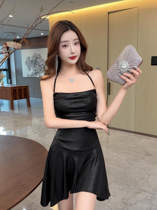 Reizvolles schulterfreies Bodycon-Kleid mit Spaghettiträgern und unregelmäßigem Fishtail-Rock