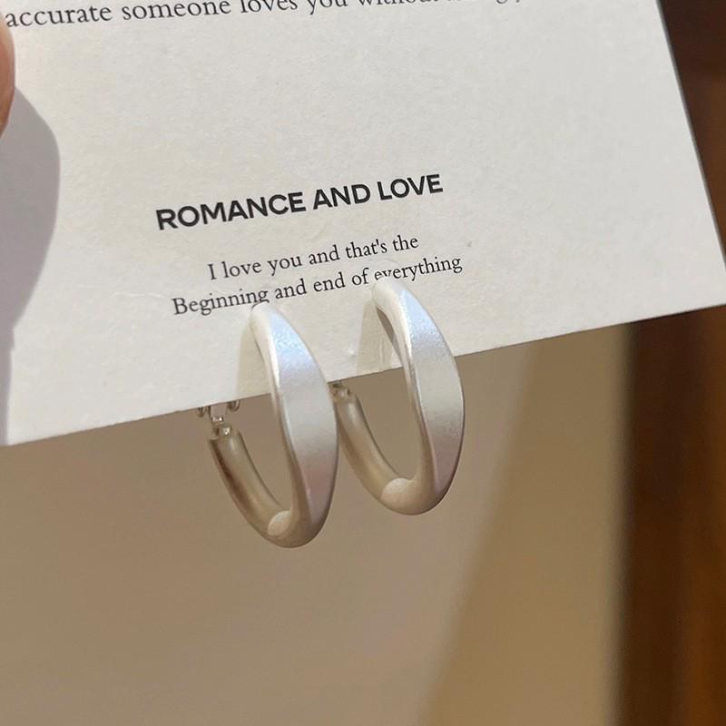 Silver Needle Geometric Heart Hoop Earrings - Retro & High-End Style for a Bold Look