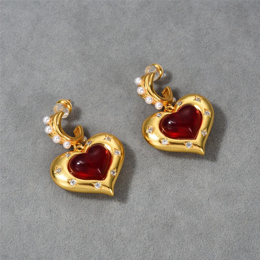 

Desert Heart Retro Pearl Inlaid With Red Love Gemstone S925 Silver Needle Stud Earrings Temperament Versatile Earrings
