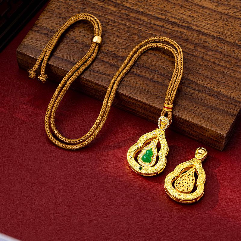 Halskette im Palaststil mit hohlem Kürbis und eingelegtem Chalcedon-Anhänger - Damen-Farbecht-Schmuck