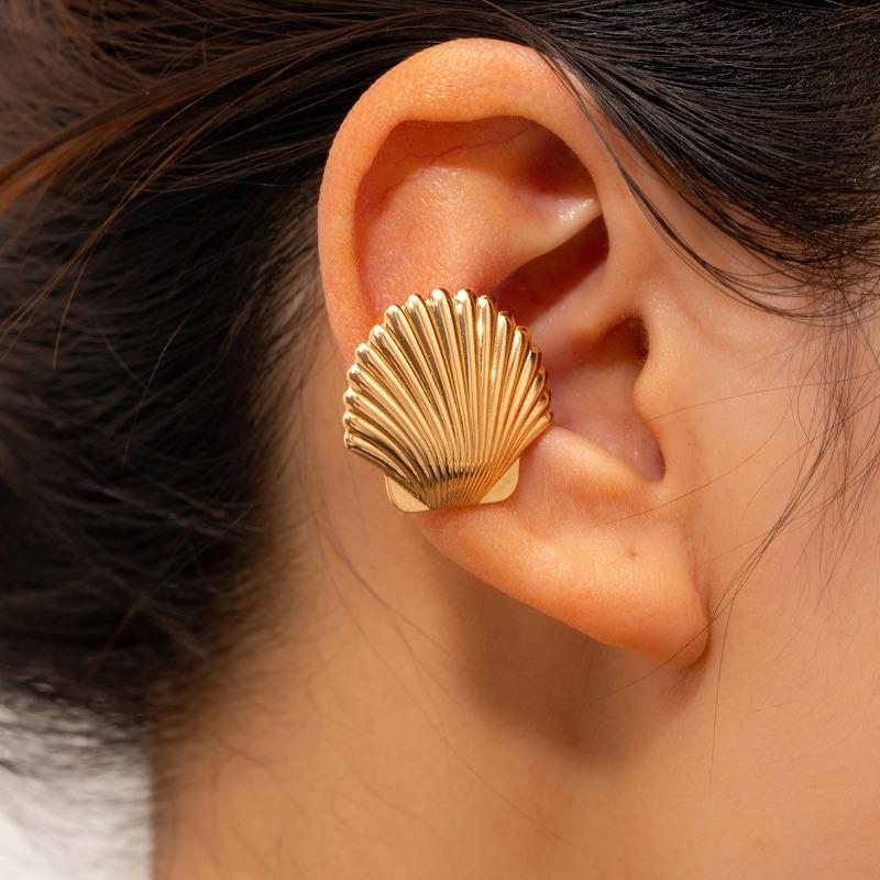 Gold earrings, new alloy jewelry, niche light luxury starfish earrings, women's earbone clips.