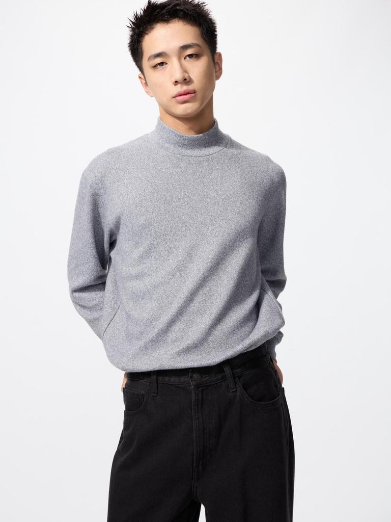 Uniqlo SofT KniT Fleece Mock Neck T