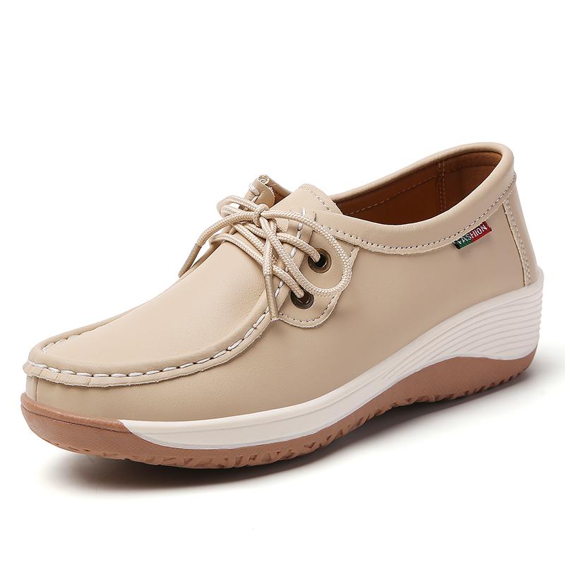 New Women's Leather Flat Casual Sports Shoes Are Light, Comfortable and Fashionable for Walking. Large-sized Loafers