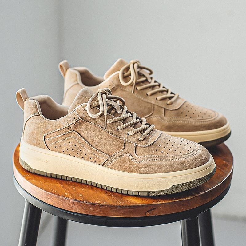 

Новые коричневые кожаные кроссовки для скейтбординга для мужчин, спортивные кроссовки средней высоты, нескользящие, повседневные, из мягкой кожи, на шнуровке, дышащие 43 бежевый