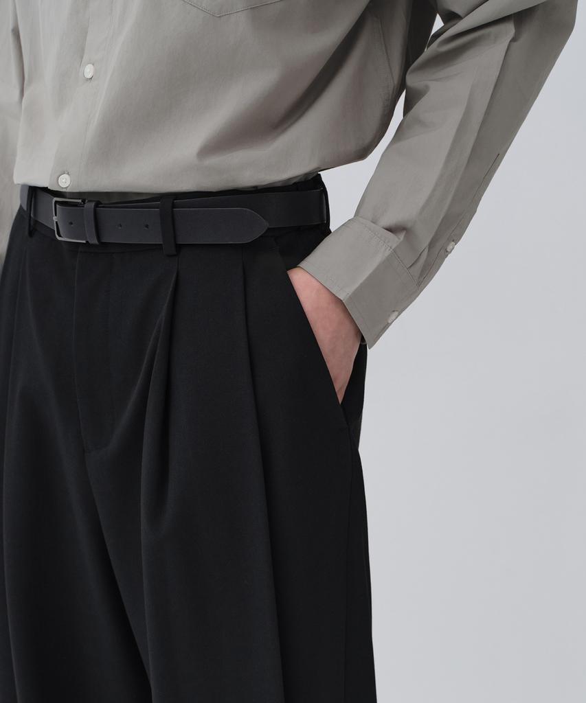 MUSINSA STANDARD Extra Wide Two-Tuck Hidden Elastic Waist Slacks [Black]
