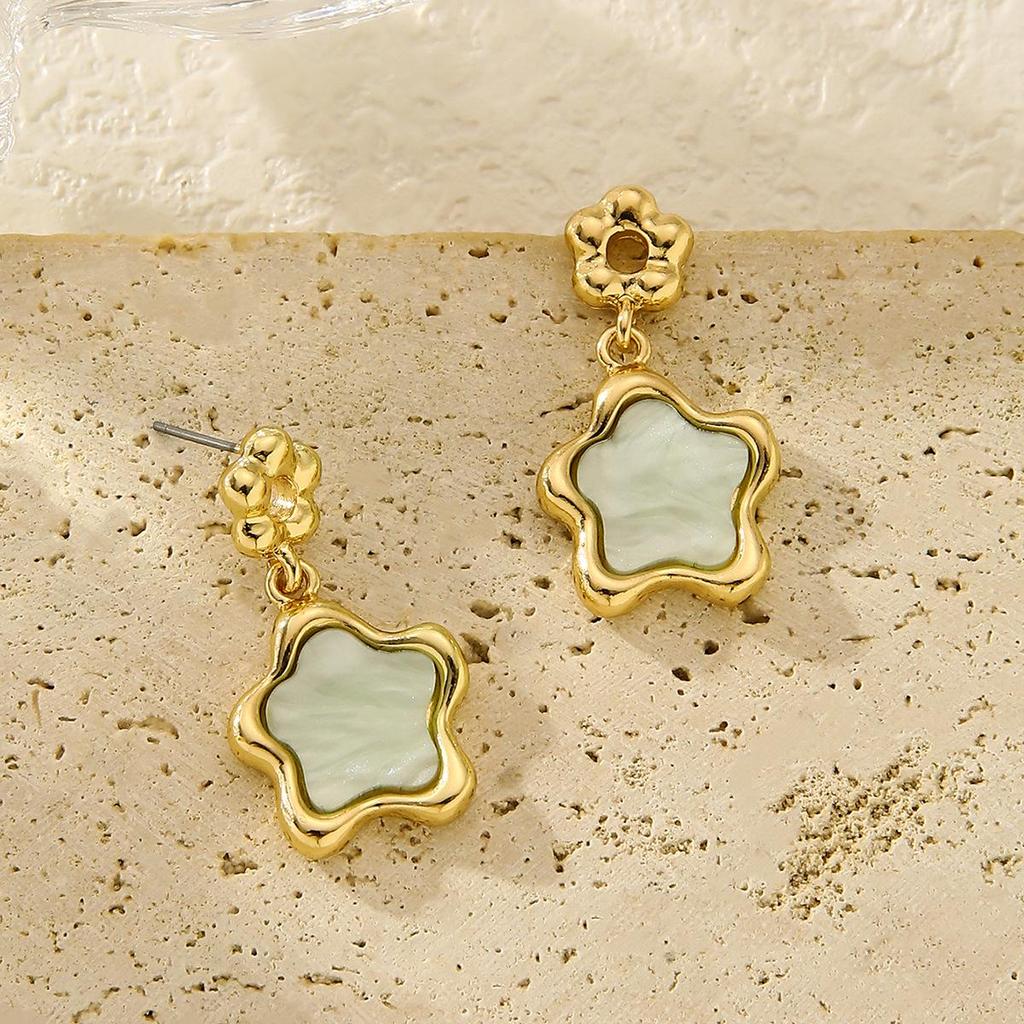 Retro Four-Leaf Clover Flower Pendant Earrings for Women - Stylish & Personalized Design